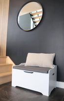 Coffre à jouets blanc avec coussin gris