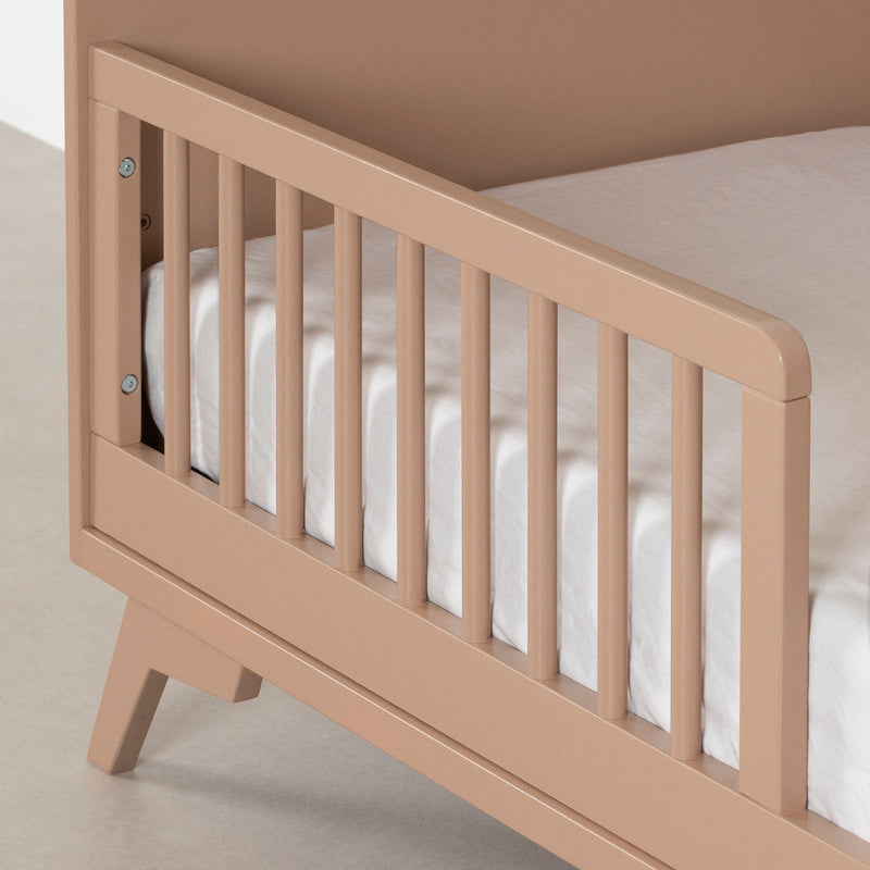 Ensemble lit de bébé et barrière de transition Milos - Rose blush