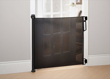 Retractable safety gate